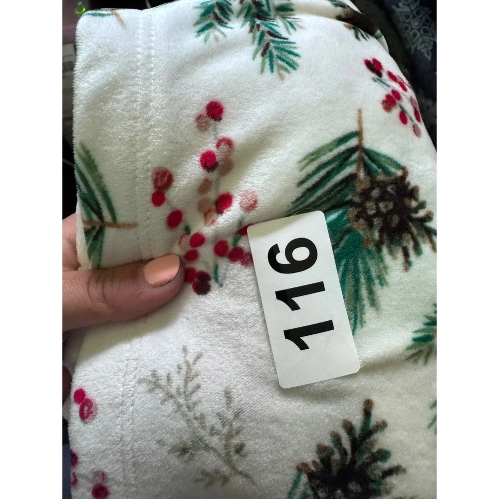 Secret Treasures Womens Fleece Pajama‎ Top Pinecone Berry Holiday Cream Large